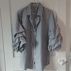 Blouse with tiered sleeves